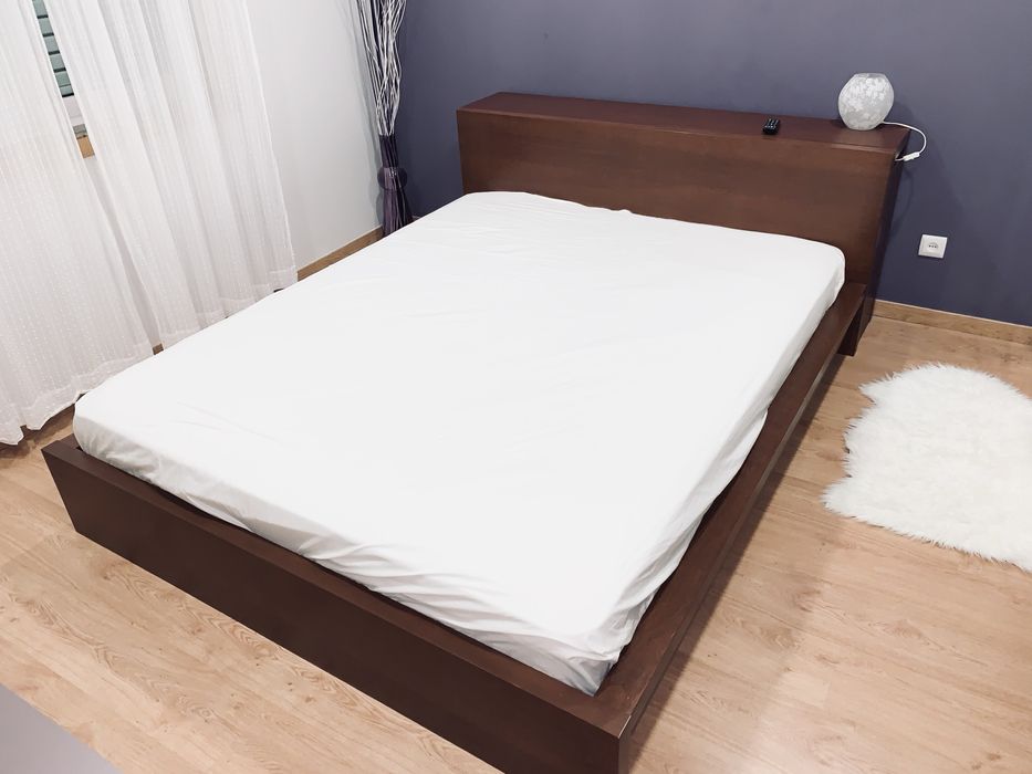Mobilia: Cama / Aparador / Mesa de Jantar / Movel Multimédia / Espelho