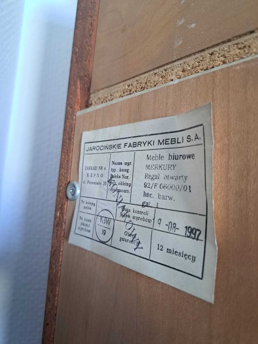 Zestaw pięknych klasycznych mebli drewnianych