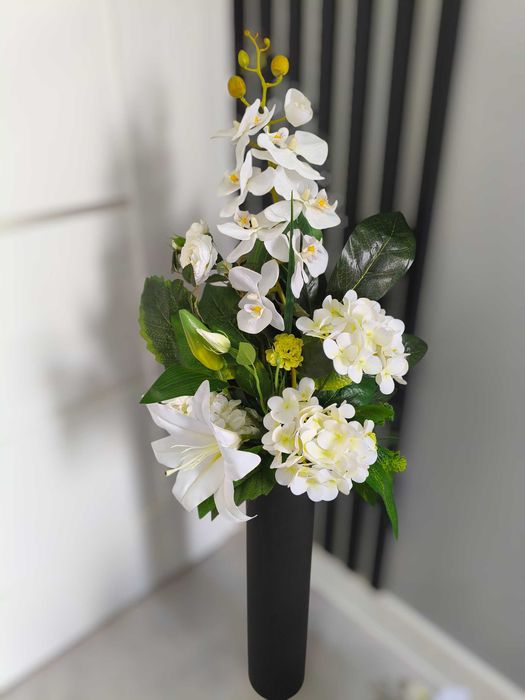 Komplet Nagrobny Brązowy Lampion + Białe Kwiaty Jakości Premium