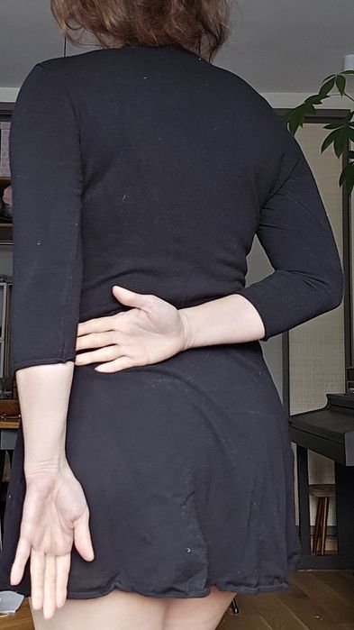Czarna sukienka mini HM basic trapezowa z wiskozy