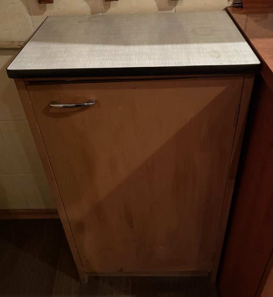 Szafka stojąca z dwiema półkami