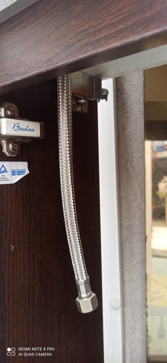 Szafka zlew i podświetlane lustro