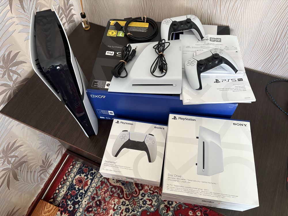 Sony Playstation 5 PRO (4 TB/Disk drive)