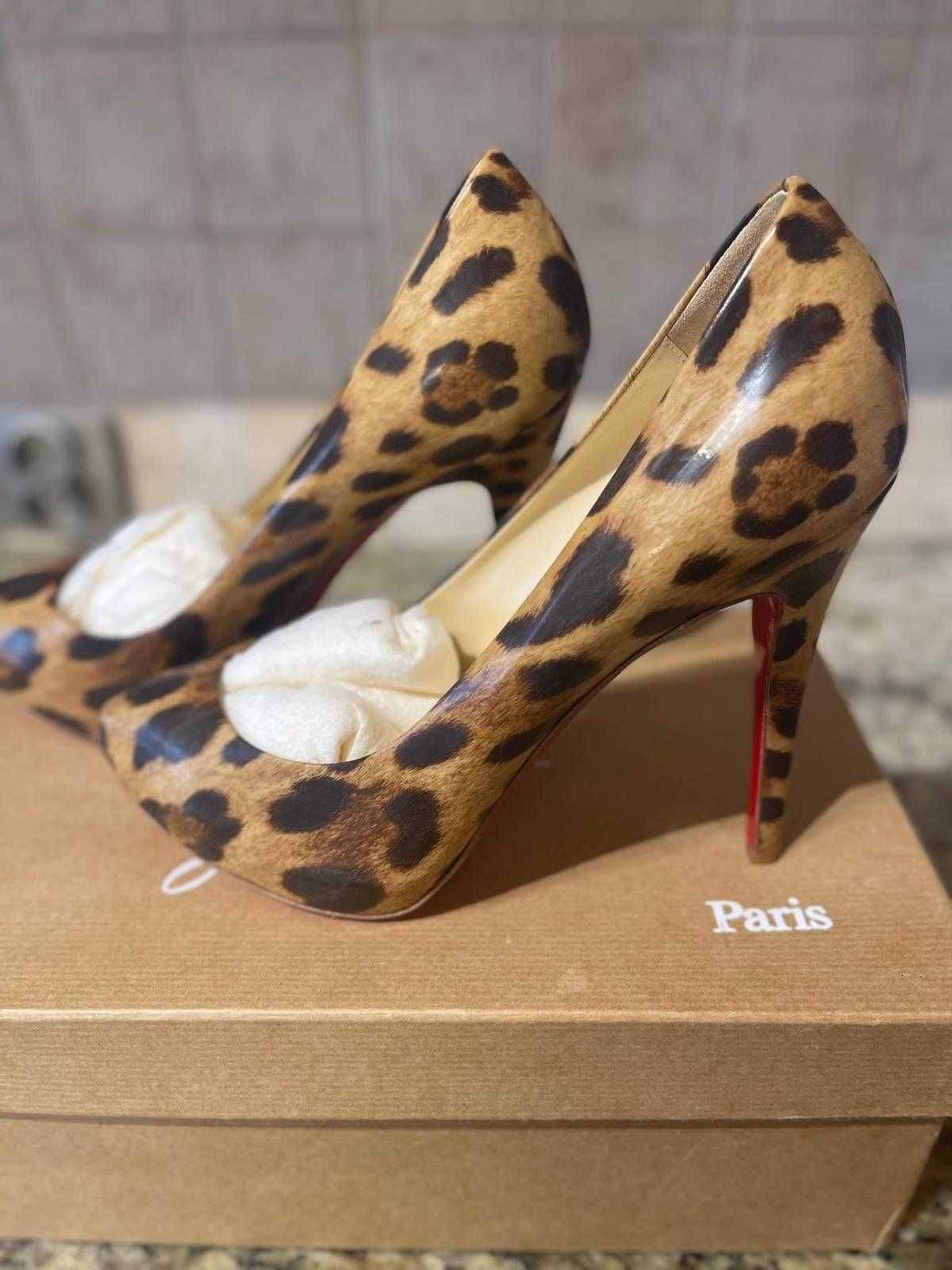 Czółenka Christian Louboutin Open Clic Peep Toe panterka 38.5 (24cm)
