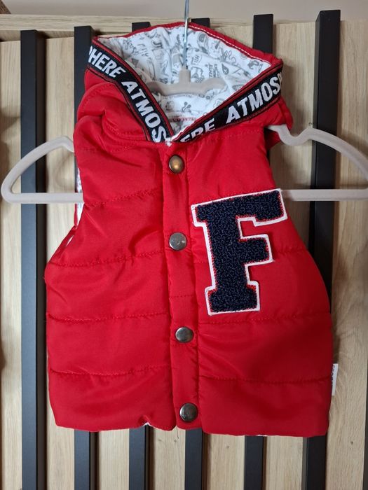 Czerwona kamizelka bezrękawnik z kapturem dziecieca