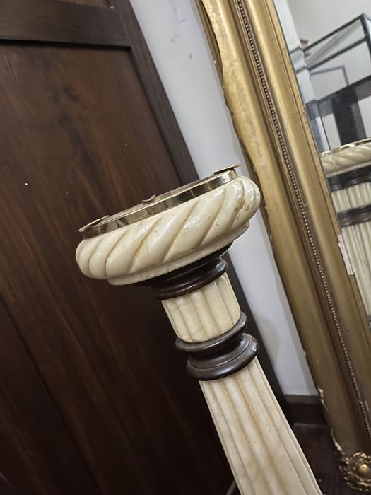 Cinzeiro em mármore e metal dourado