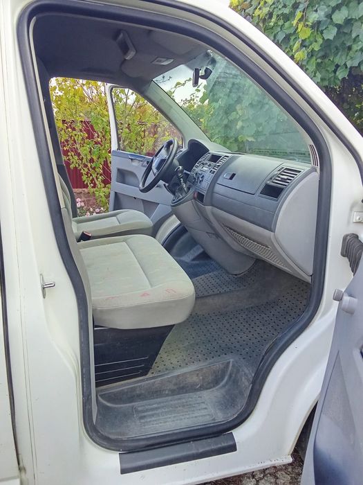 Volkswagen T5 чекає нового власника