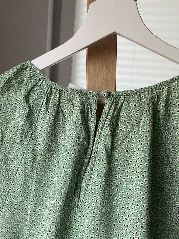 Zielona sukienka w drobne kwiatki H&M