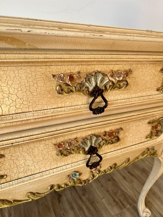 Тумбочка у венеціанському стилі