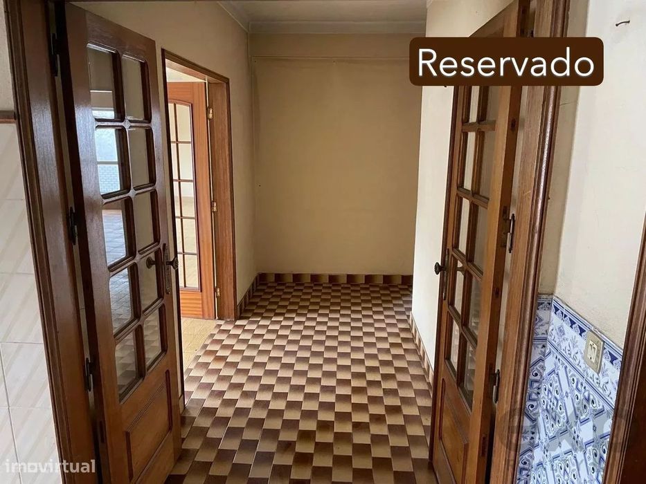 Casa Aconchegante Necessita de Renovação em Tourais e Lajes. Portugal