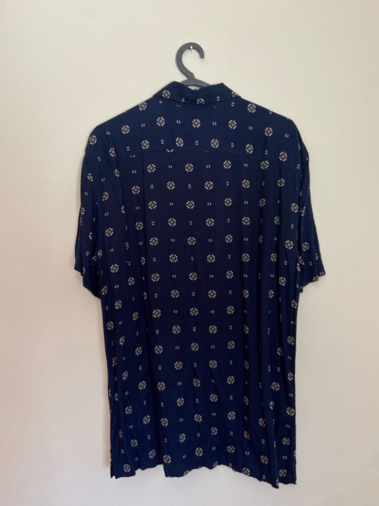 Camisa Azul com Padrão