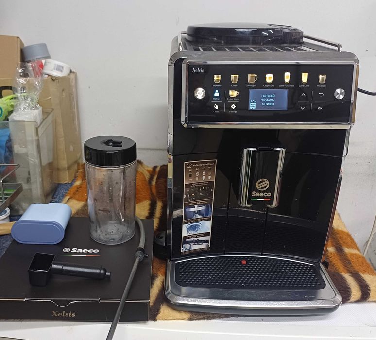 Кавомашина автоматична Saeco Xelsis SM7580 з молочником капучинатором