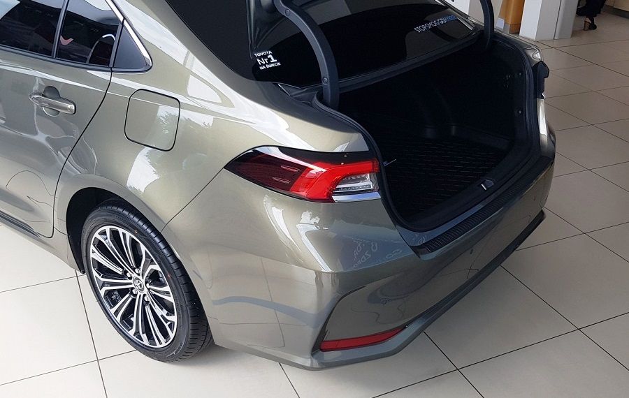 Listwa zderzaka nakładka na zderzak Toyota Auris, Camry, Corolla