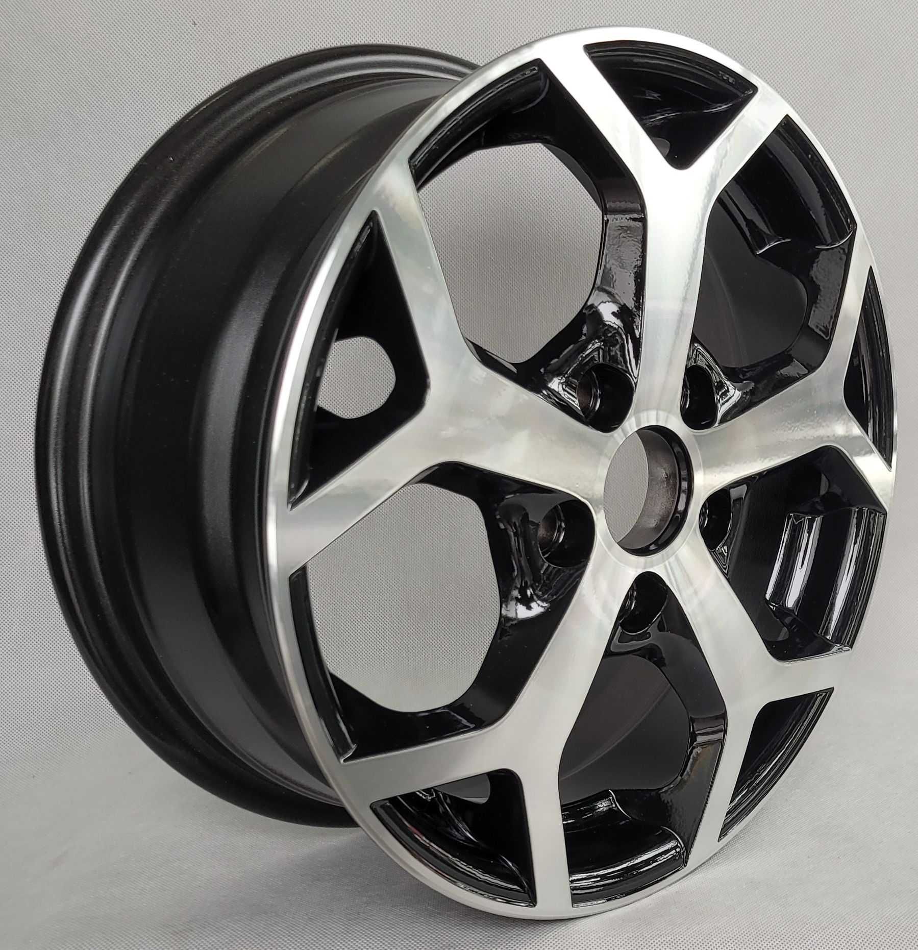 Felgi 15 Ford Focus C-Max Tourneo Connect Volvo S40 V40 V50 C30 5x108