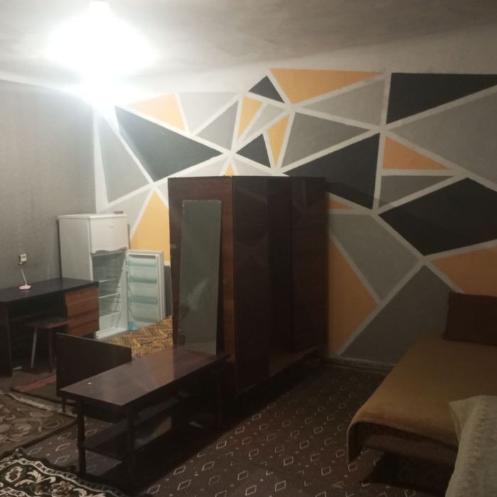 ПРОДАМ велику кімнату 30 кв м  в центрі міста !