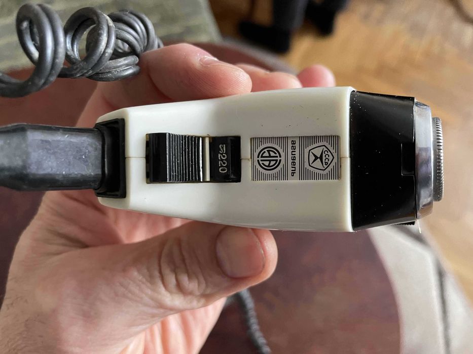 Електробритва Агідель двоножева.