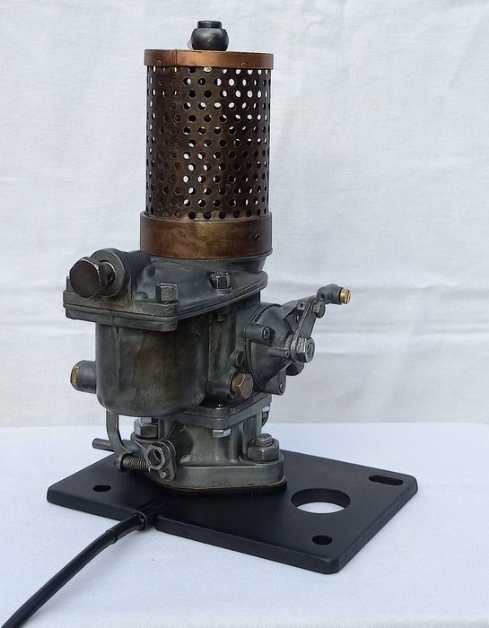 IKOV Dekoracyjna lampa stołowa w industrialnym stylu.