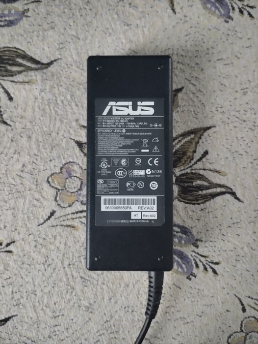 Блок живлення для ноутбука