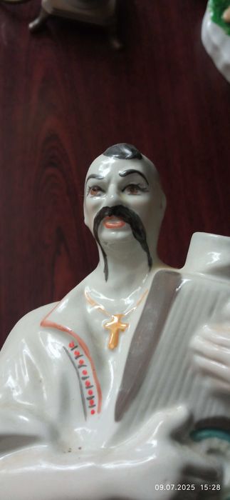 Штоф Козак з бандурою.Порцеляна.Полонський фарфоровий завод.
