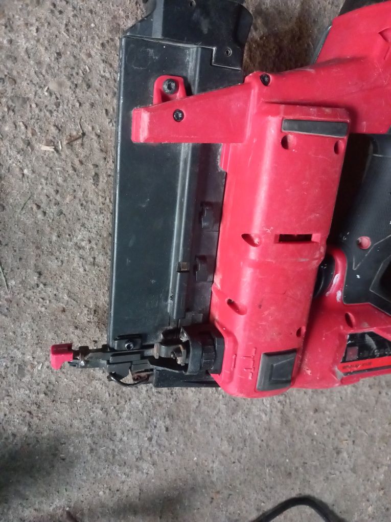 Milwaukee M18 FN18GS