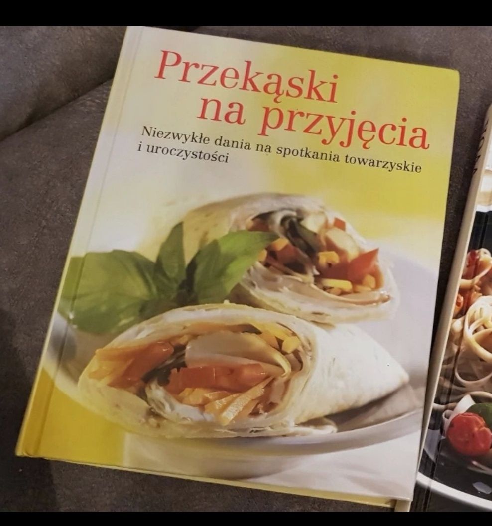 Książka o tytule przekąski na przyjęcie