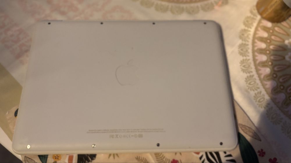 Apple Macbook 2009
