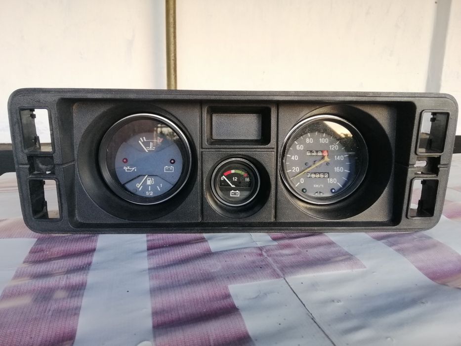Панель приладів ВАЗ 2104-2105