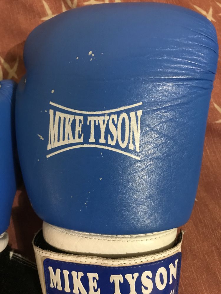 рукавиці боксерські.