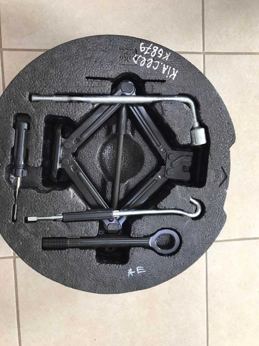 Набір Домкрат Ключ Крюк Kia Ceed Органайзер Кіа Сід 09149-1h000