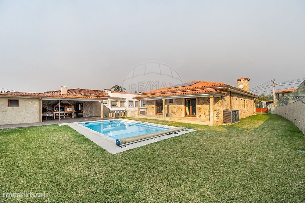 Moradia T4 para venda