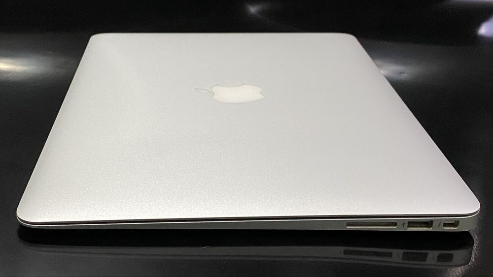 MacBook Air "Core i5" 1.6 13" (Early 2015) Air