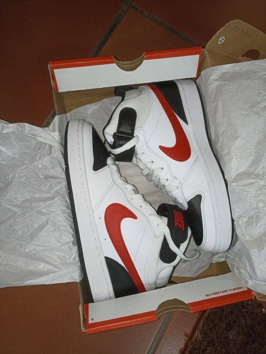 Sapatilha Nike Court Borough Mid 2