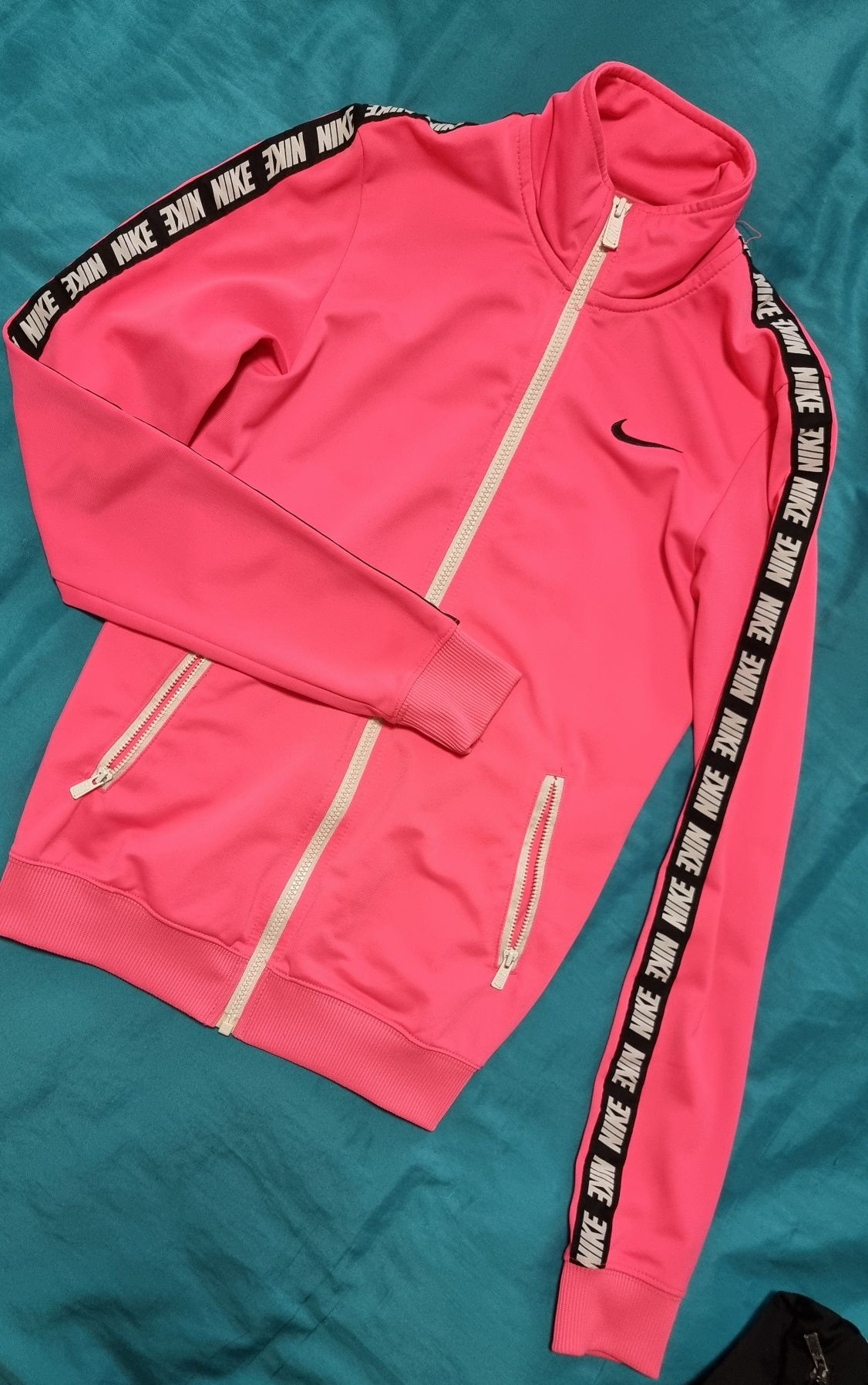 Оригинал,костюм спортивный Nike ,XS