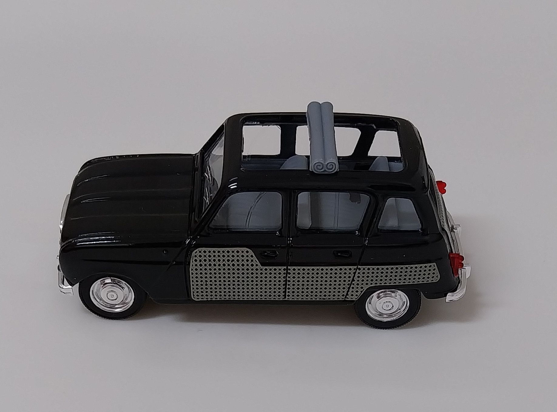 Miniatura da Solido Renault 4L em escala 1/43