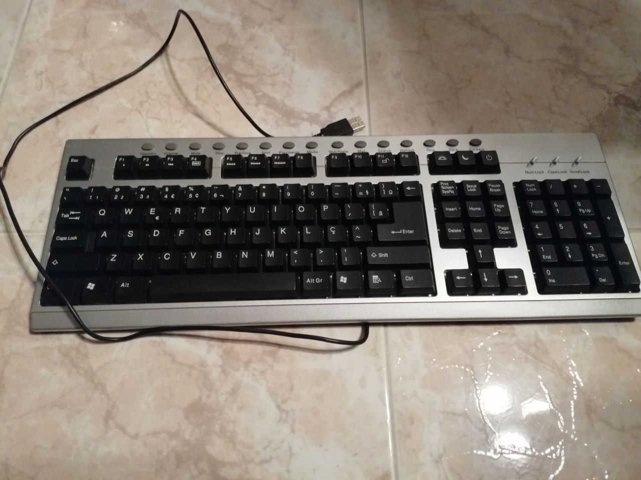 Vendo teclado em bom estado