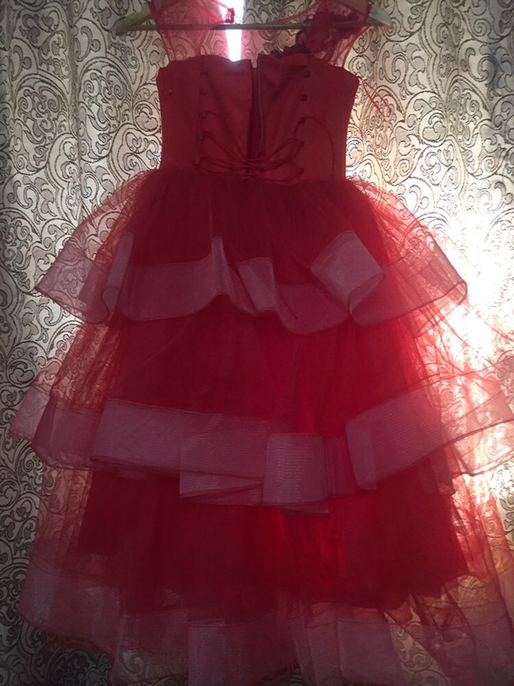 Червоне плаття,для дівчаток