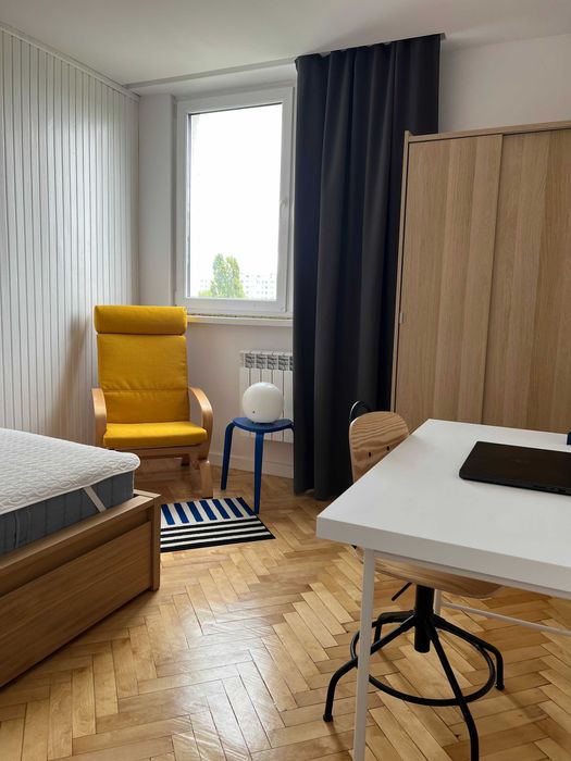 Duży pokój z miejscem do pracy | Metro Targówek Mieszkaniowy