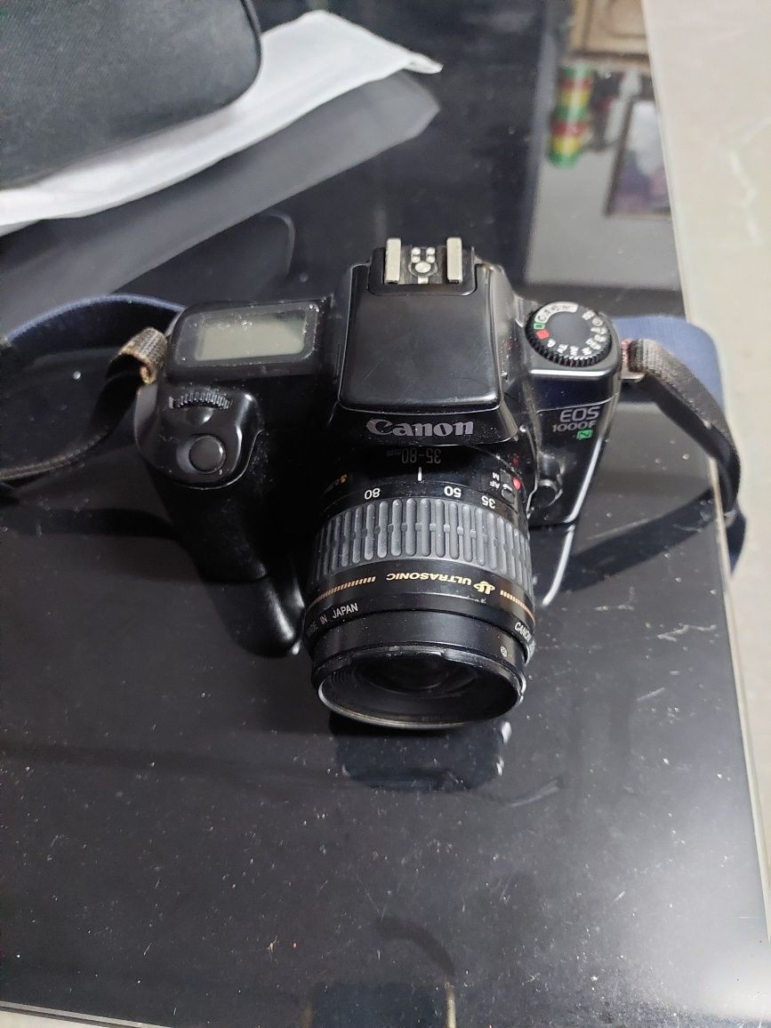 Maquina fotográfica Canon eos 1000F