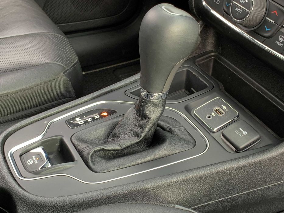 Jeep Cherokee 2021 3.2 бензин