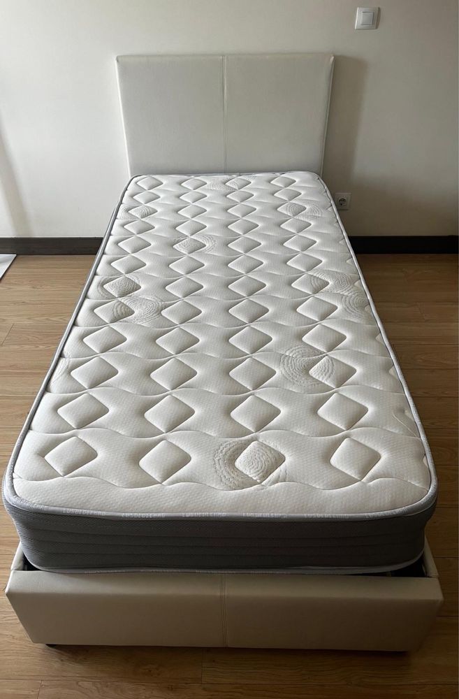 Cama de solteiro com colchão e estrado