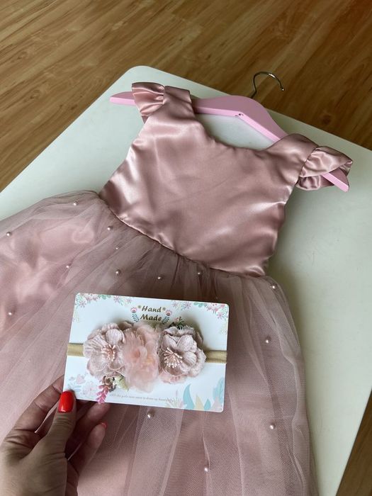 Святкова сукня для дівчинки на 1 рік