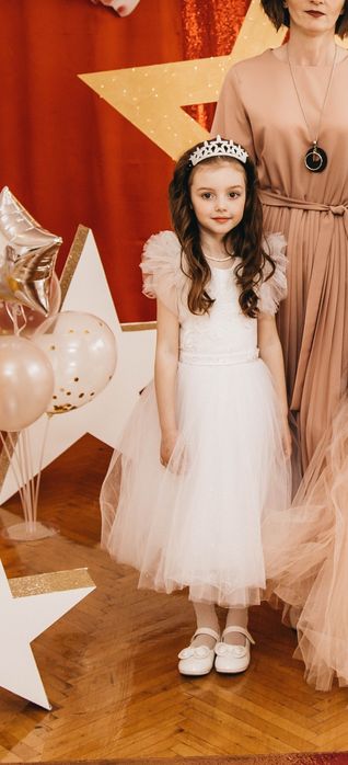 Біле пишне плаття