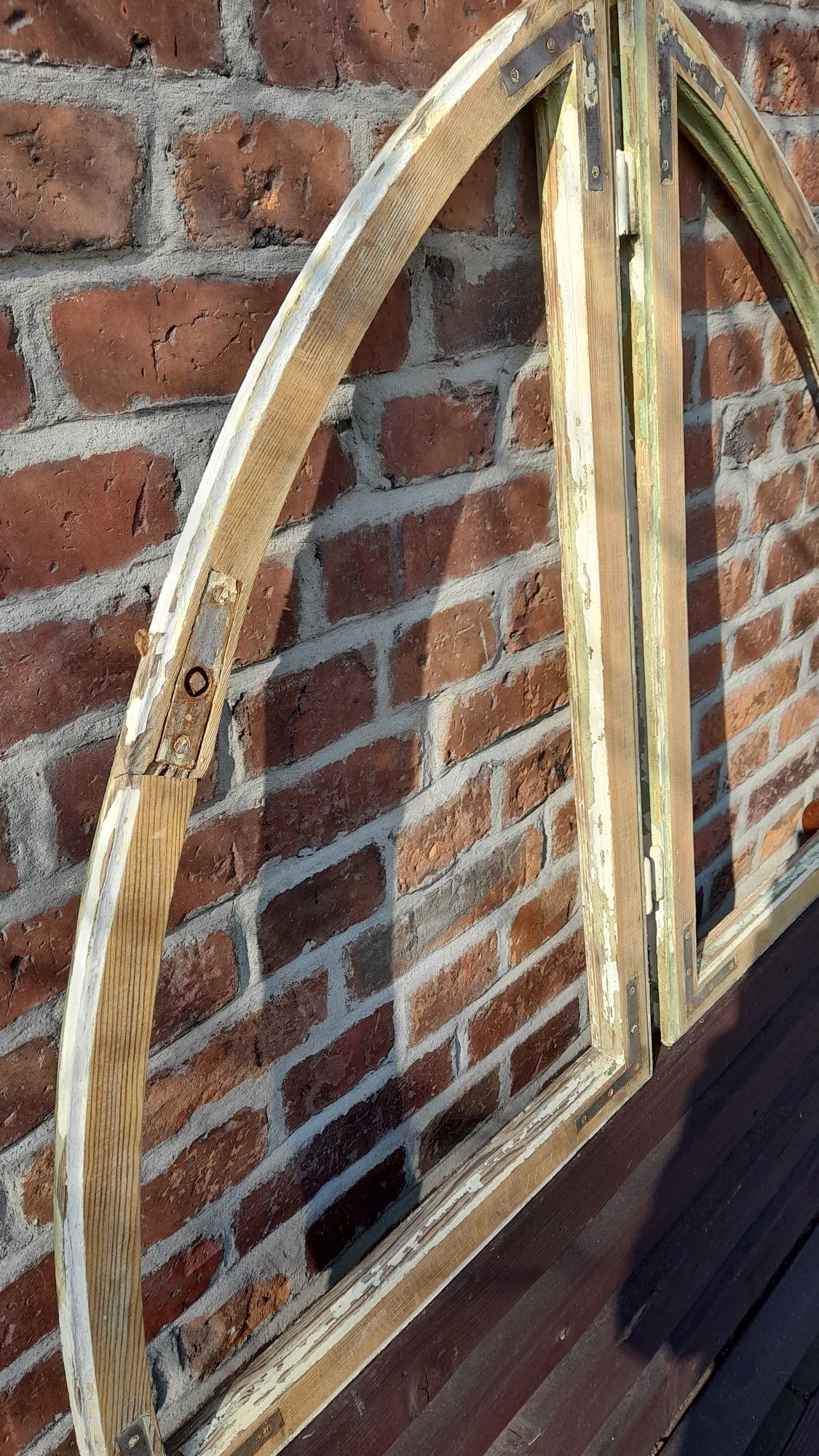 Stare okna drewniane łukowe zabytkowe łuk
