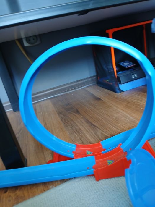 Tor Hot Wheels z autami