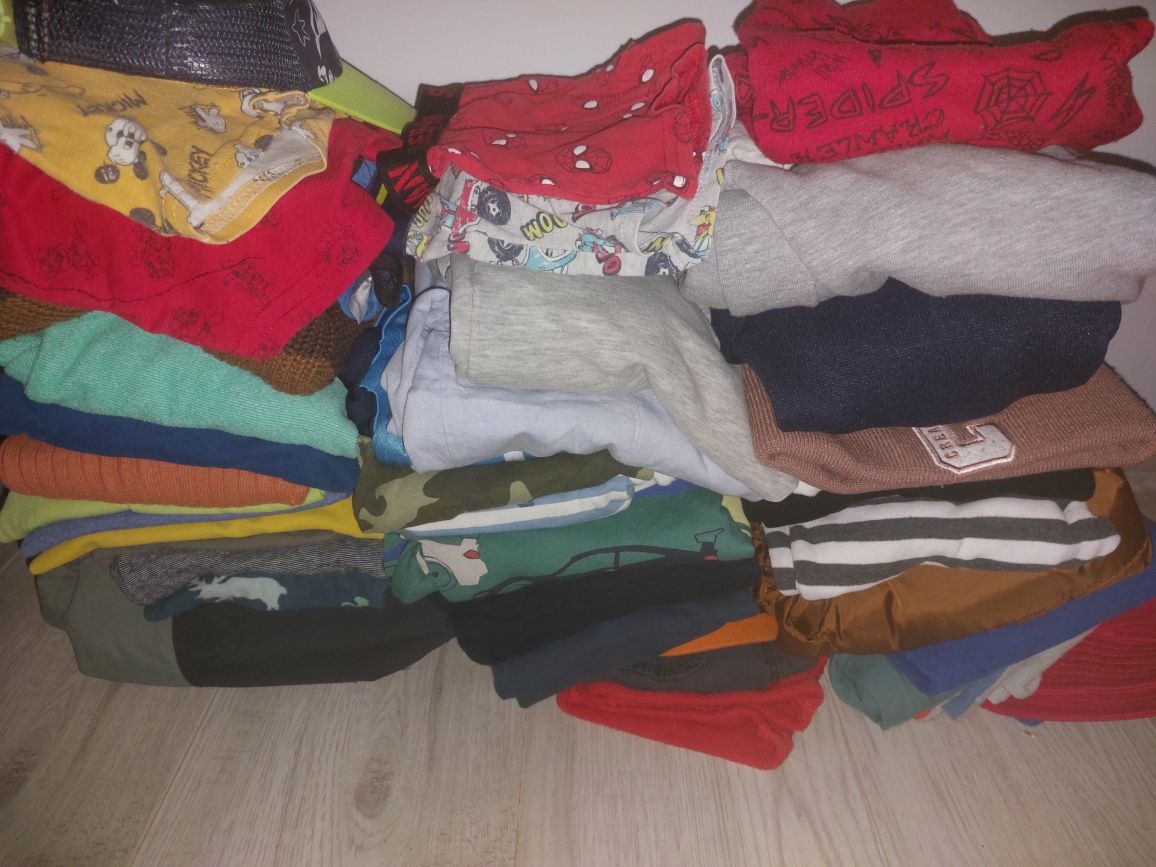 Kartony z ubraniami damskie i dzieciece