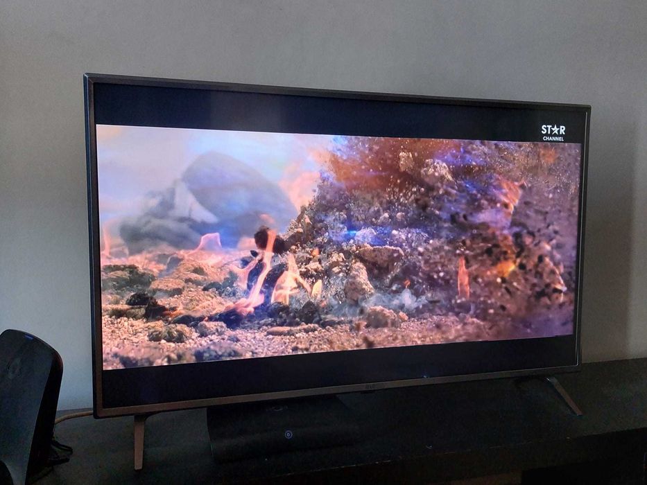 Vendo televisão LG de 43 polegadas, resolução 4K (3840×2160)