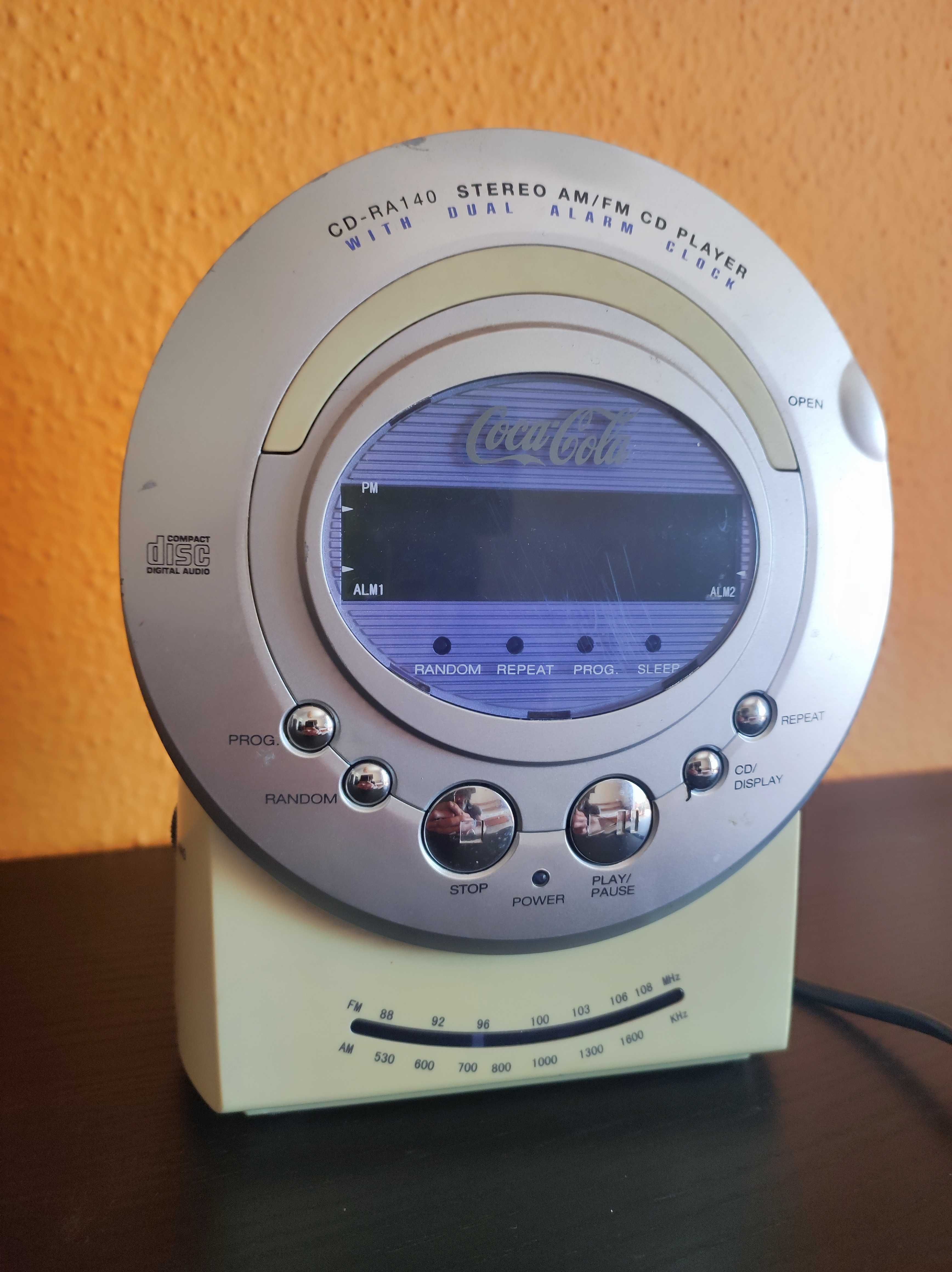 Rádio e leitor de CDs retro