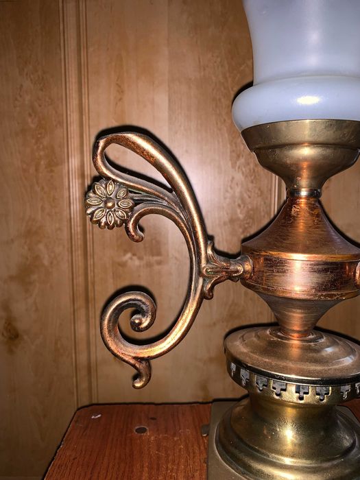 Настольная лампа.