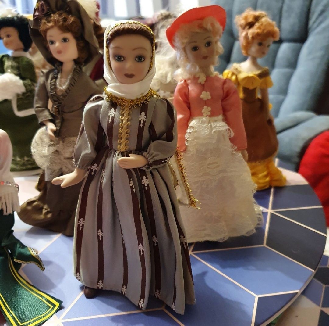 Laleczka figurka w stroju