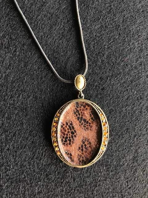 Conjunto de colar, pulseira e brincos